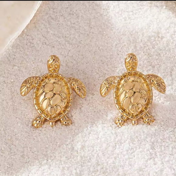 Sea Turtle Gold Stud Earrings - Picture 8 of 16